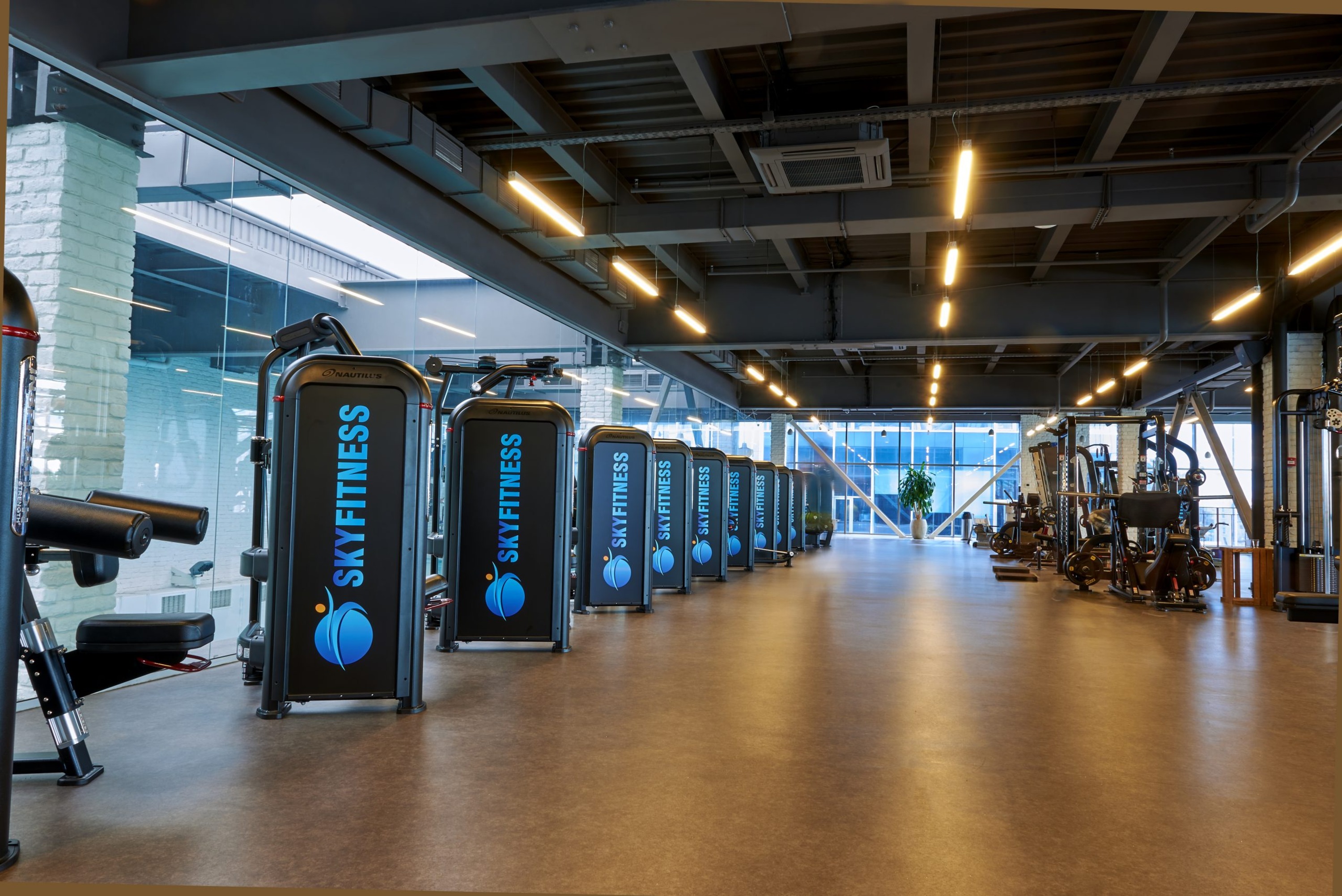 Басейн у фітнес-клубі SkyFitness